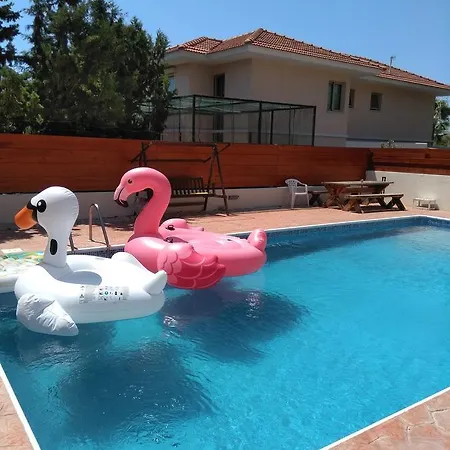 Sunny Maisonette לימסול